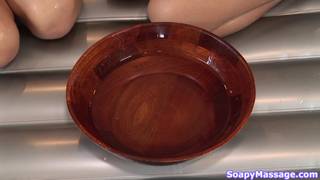 Asa z przyjaciółką zajmują się jednym facetem Asa z przyjaciółką zajmują się jednym facetem