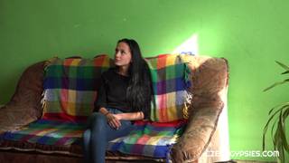 Czeska Cyganka Nicole Love odda mu swoje ciało