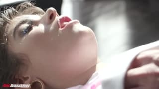 Młoda dziwka ciągle chce się rżnąć, nawet z wujem!