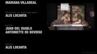 Jesie Jones i Tracy Lindsay w nadmorskiej kafejce