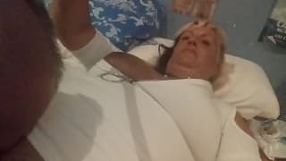 Uwielbia lizać pizdę swojej blond królowej