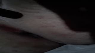 Wsadza sobie cztery palce w dupę i jest spełniony!