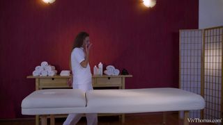 Cudowny lesbijski seks po masażu, Kathy i Mila