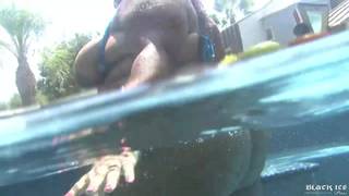 Murzynka BBW wyruchana po masażu na basenie