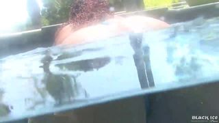 Murzynka BBW wyruchana po masażu na basenie