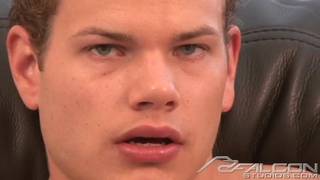 Facet z sześciopakiem wali sobie chuja