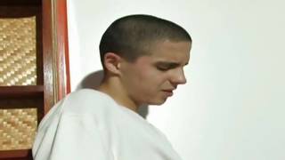 Dwaj przystojni pierdolą się po fellatio