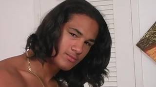 CJ, muskularny Latynos trzepie kutasa