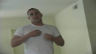 Sierżant Cassidy tak relaksuje się po pracy