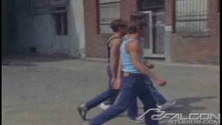 Trzech przystojniaków liże i jebie się w dupy