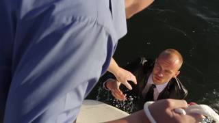 Wypadł z łodzi i za ratunek zapłaci obciąganiem