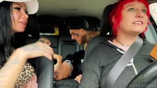 Brittany Bardot i Megan Inky uprawiają seks w trasie