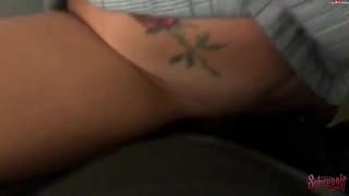 Blondyna obciąga i pierdoli się w pociągu!