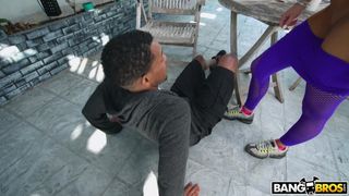 Cycata Victoria w końcu się rżnie z czarnym stalkerem