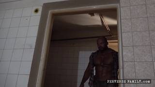 Brudna ekstremalna orgia w mocno perwersyjnej rodzince