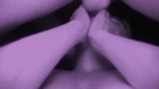 Nocne zdjęcia pokażą seks w trio na dworze