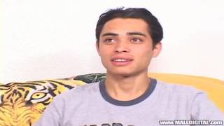 Sebastian Rodriguez nacieszy się sam swoim kutasem