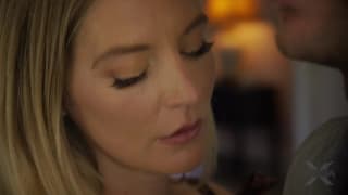 Kenna James uwielbia sie pieścić z Moną Wales