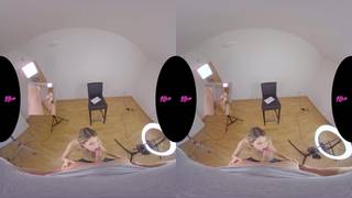 Blondyna z dużą dupą obciąga w pov, VR