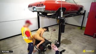 Mamuśka Becky Bandini pierdoli się w warsztacie