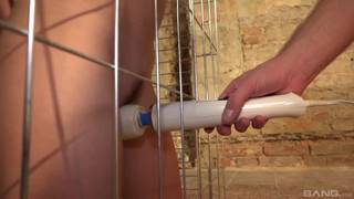 Facet zaspokoi grupę swoich wielbicielek bdsm Facet zaspokoi grupę swoich wielbicielek bdsm