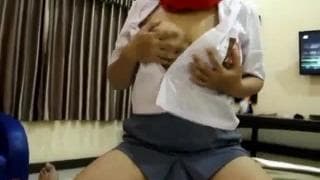 Arabska studentka uwielbia masturbację i chuja!