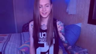 Zmysłowa trans masturbuje się i spuszcza