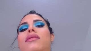 Atrakcyjna cycata Emmily Santibanez trzepie pałę