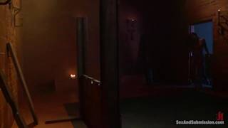 Ostro zdominowana Tricia Oaks w hardcorowej scenie