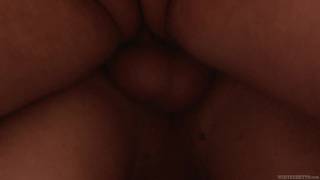 Trans Bella Bellucci poczuje kutasa Jaya Ashley