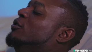 Mąż candaulista pozwala swojej seksownej żonie ujeżdżać BBC