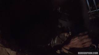 Ta dziewczyna jest całkowicie uległa, gdy ją ostro pieprzą