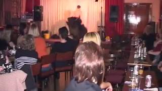 Wieczór panieński w klubie z męskim stripteasem