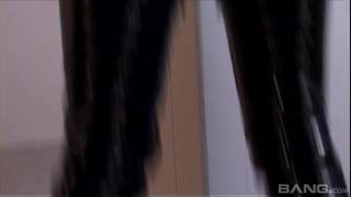 Tia Tanaka pierdoli się z białym i czarnym facetem