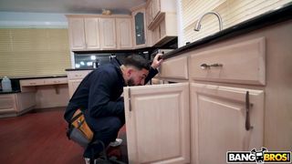 Dziwka z czerwonymi włosami Valerie Steel chce chuja