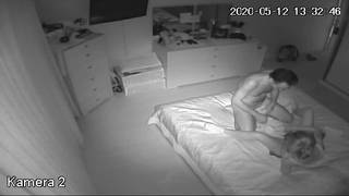 Schowana kamerka przyłapała ich nocą na rżnięciu