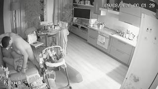 Para sfilmowana ukrytą kamerą na rżnięciu w kuchni