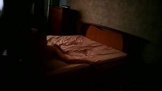 Dojrzała dziwka obciąga i rucha się z młodym