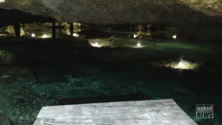 Piękne nagie kobiety w ekstremalnych sytuacjach