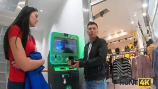 Leane Lace dostanie ciuchy w zamian za rżnięcie