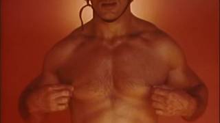 Napaleni chłopcy opalają ciała rżną się w dupy