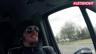 Dojrzała Anna Von Morgenstern i młodzi faceci