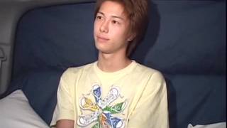 Młodzi Azjaci dają sobie przyjemność ręką i językiem