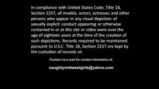 Stary mężczyzna poddaje się miłej dziewczynie, która chce przyjemności z pieprzenia