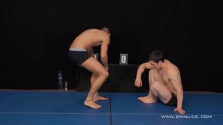 Radan Flex i Libor Duhec w podniecającym wrestlingu