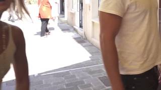 Ukryta kamerka filmuje twarde sutki blondynki