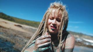 Anuskatzz znalazła nad morzem dużego czarnego kutasa