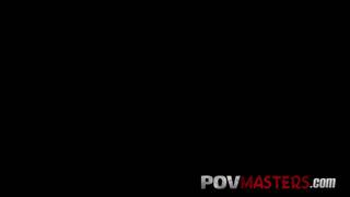 Blondynka o krągłych kształtach MILF, która uwielbia być walona długimi kutasami