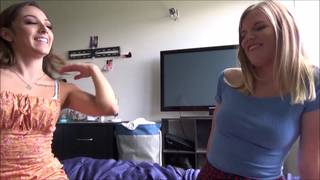 Nikki i Dani lubią ssać kutasa swojego przyrodniego brata