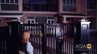 Młoda Azjatka jedzie na seks spotkanie do hotelu